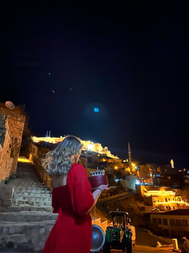 Kırmızı Mini Straplez Saten Elbise - Görsel 4