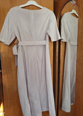 V Yaka Kısa Kollu Simli Pudra Elbise - Görsel 3