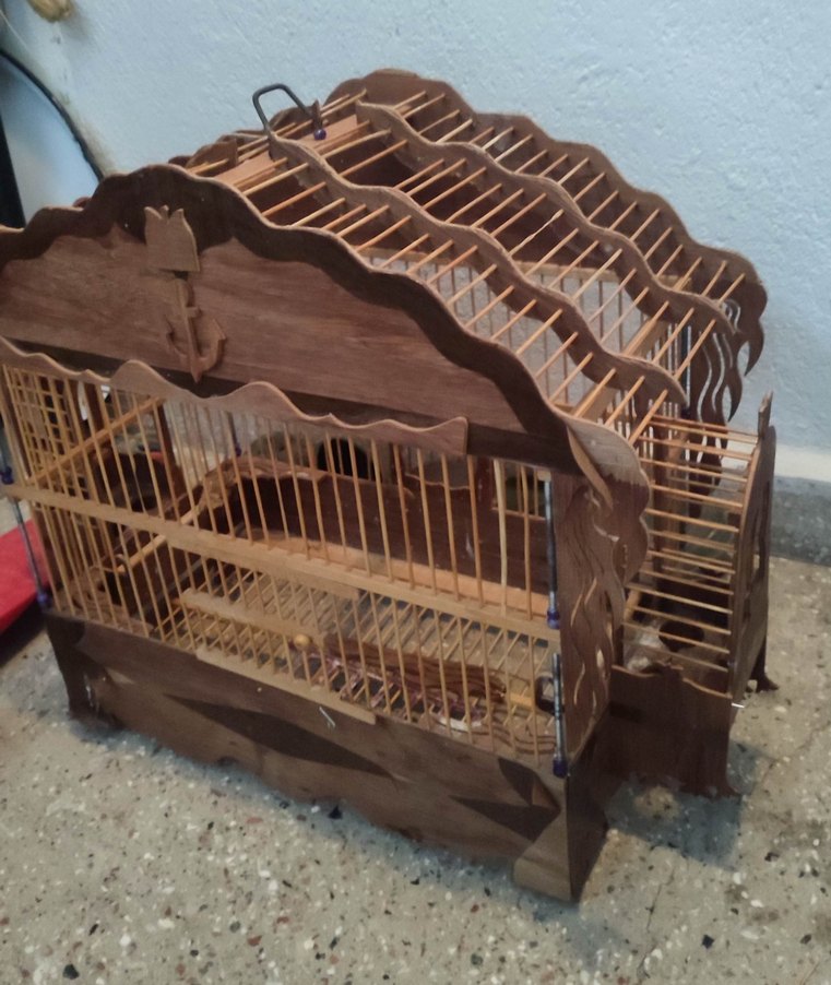 Koyu Kahverengi Ahşap Kuş Kafesi - Görsel 3