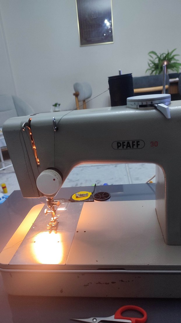 Gri PFAFF Dikiş Makinesi - Görsel 2