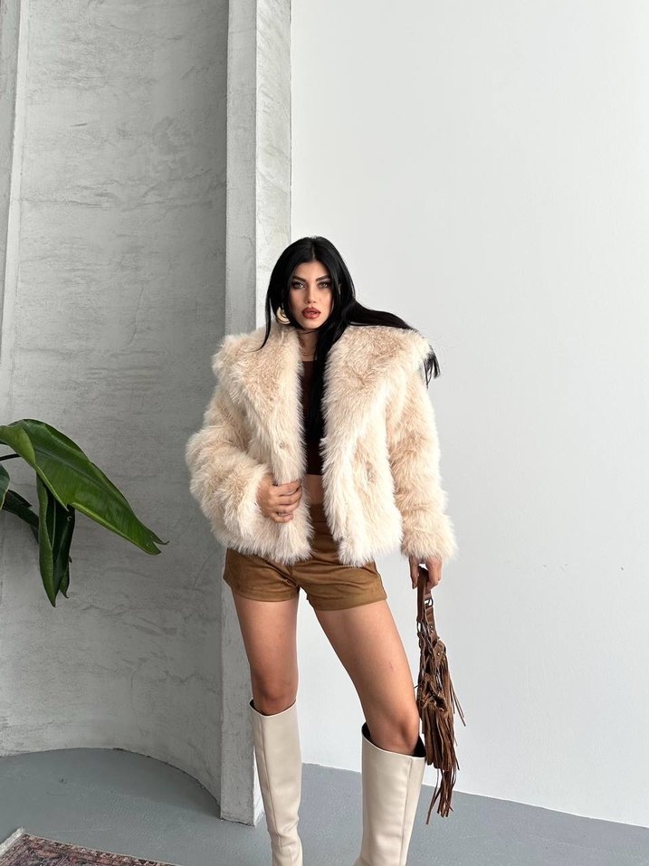 Bej Kısa Kürklü  Ceket - Görsel 2