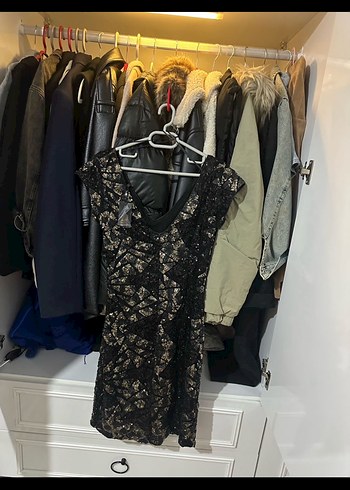 Koton Siyah Taşlı şık V Yaka mini kadın gece Elbisesi - Görsel 2