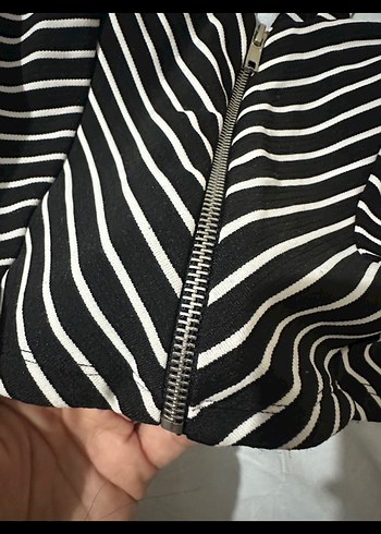 Koton marka Zebra Desenli kalp Yaka Crop Top - Görsel 2
