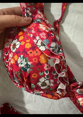 Penti Çiçek Desenli Kırmızı Fırfırlı Bikini takımı - Görsel 4