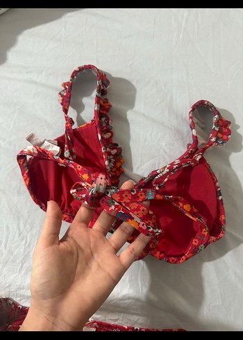 Penti Çiçek Desenli Kırmızı Fırfırlı Bikini takımı - Görsel 5