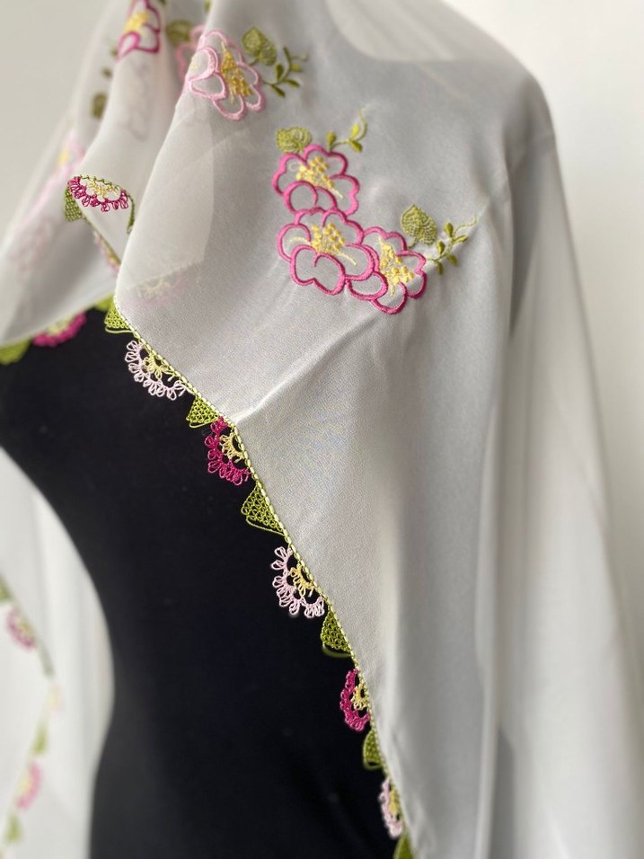 Lila Nakışlı ve beyaz iğne oyalı namaz örtüsü 2adettir - Görsel 2