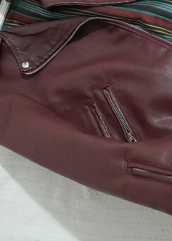 Bordo Kemerli Kısa Deri Biker Ceket - Görsel 3