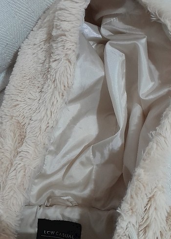 Kapüşonlu Bej Peluş Kadın mont - Görsel 3