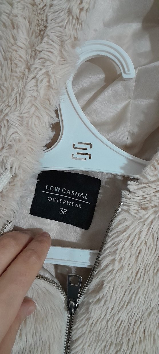 Kapüşonlu Bej Peluş Kadın mont - Görsel 2