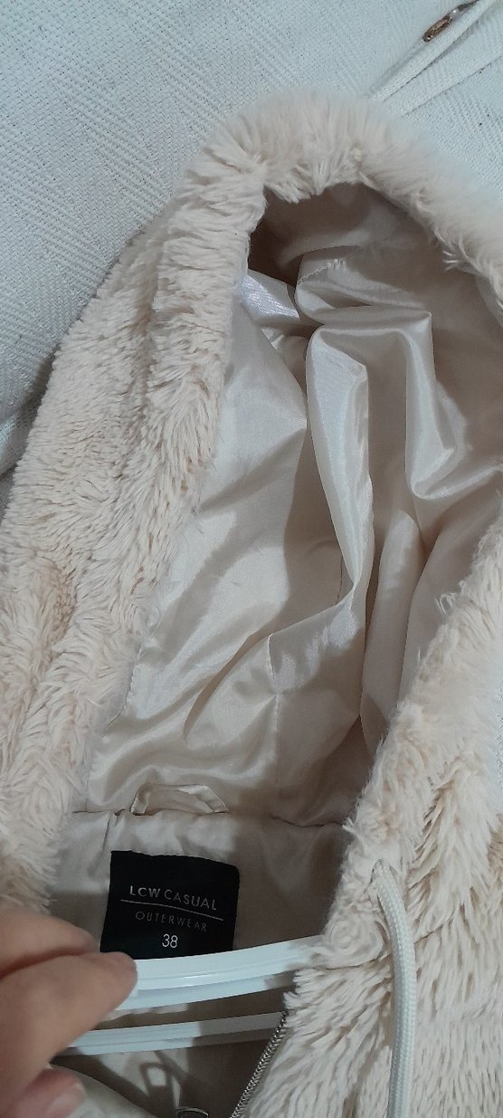 Kapüşonlu Bej Peluş Kadın mont - Görsel 3