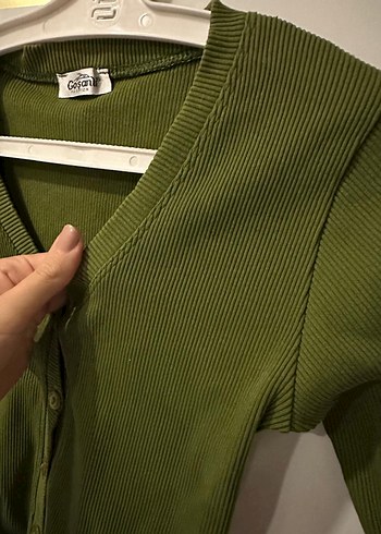 Düğmeli Yeşil triko Hırka - Görsel 3