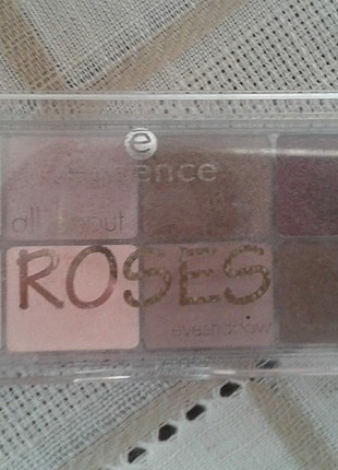 Essence all about roses far paleti