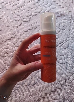 Avene Avene fluide 50+ spf çok yüksek faktörlü güneş kremi