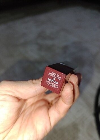 Beden Clinique berry pop ruj