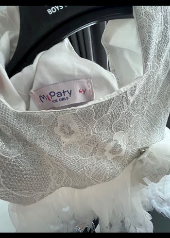 Kız Çocuk Fırfırlı Beyaz kabarık gelinlik - Görsel 4