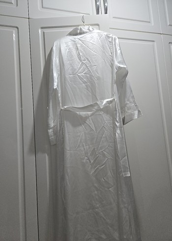 Uzun Beyaz Kadın Sabahlık - Görsel 4