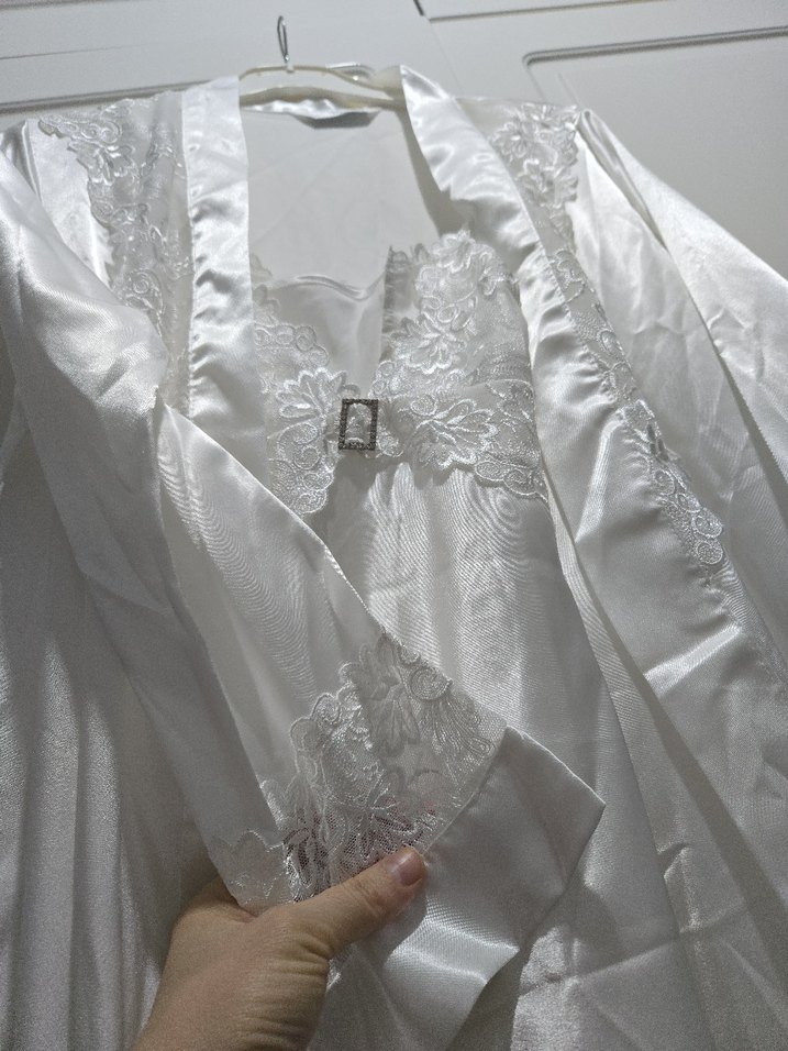 Uzun Beyaz Kadın Sabahlık - Görsel 3