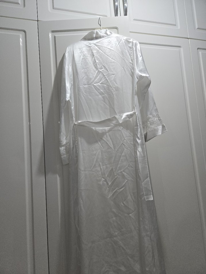 Uzun Beyaz Kadın Sabahlık - Görsel 4