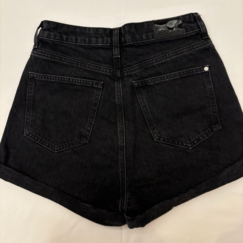 Düğmeli Siyah Mini Kot Şort - Görsel 3