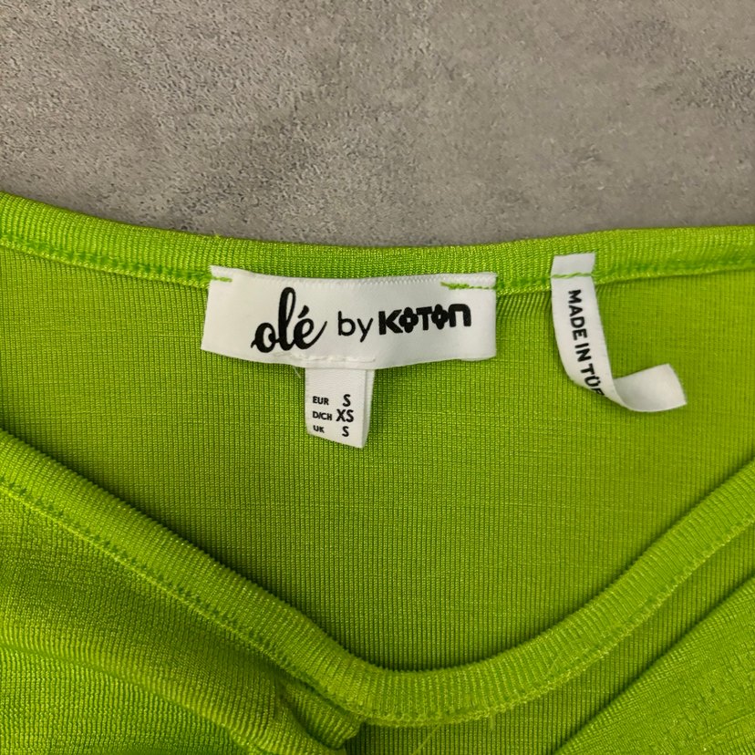 Dekolteli Yeşil Crop - Görsel 4