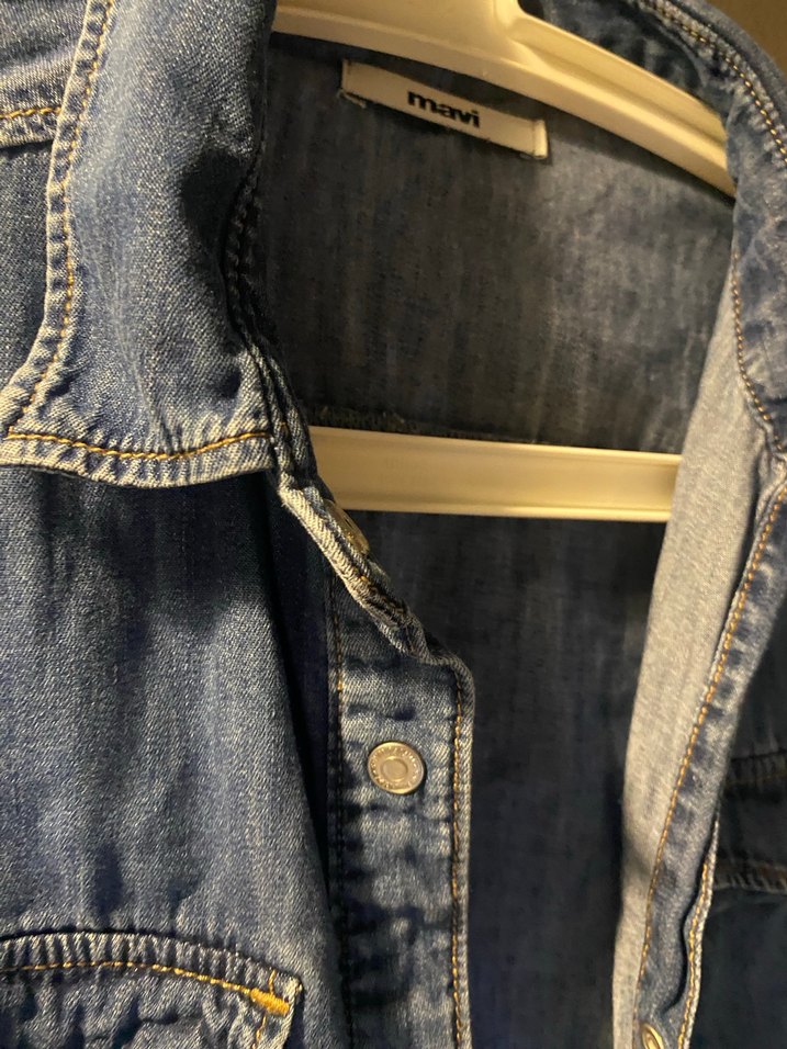 Düğmeli Mavi Denim Kadın Gömlek - Görsel 3