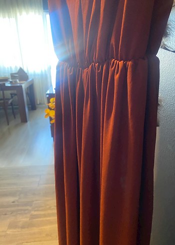 V Yaka Kahverengi Uzun Salaş Elbise - Görsel 4