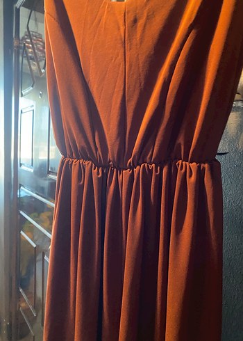 V Yaka Kahverengi Uzun Salaş Elbise - Görsel 3