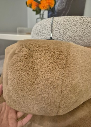 Bej Kadın Kısa Peluş Detaylı Kışlık Mont - Görsel 5