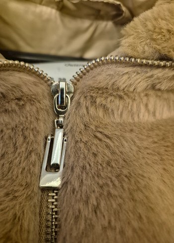 Bej Kadın Kısa Peluş Detaylı Kışlık Mont - Görsel 4