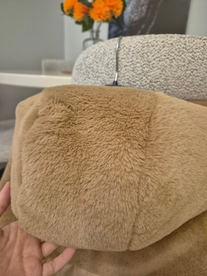 Bej Kadın Kısa Peluş Detaylı Kışlık Mont - Görsel 5