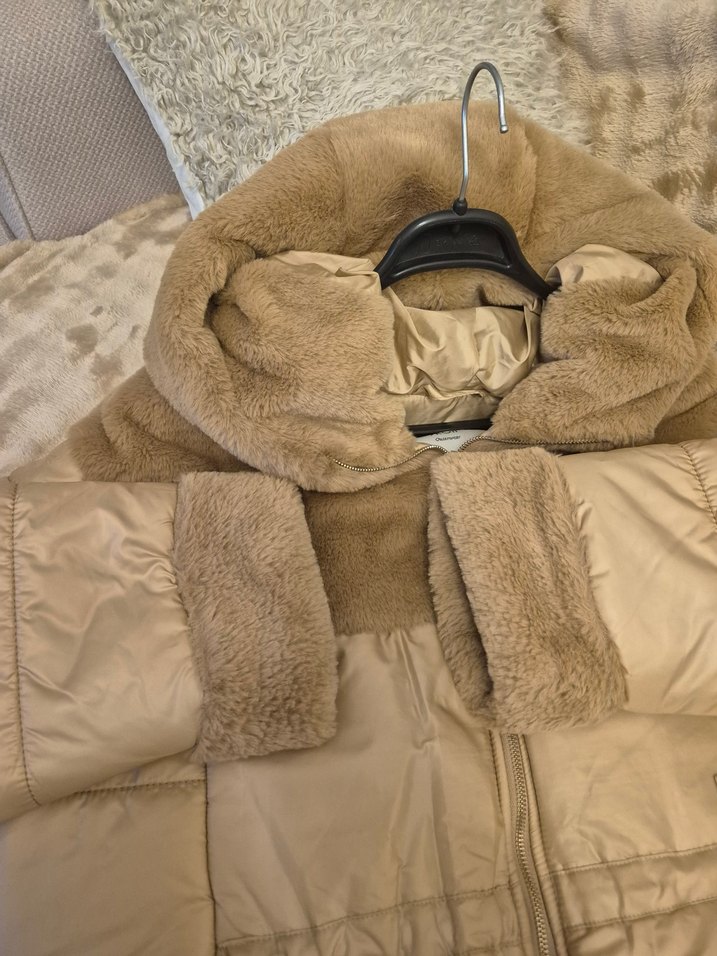 Bej Kadın Kısa Peluş Detaylı Kışlık Mont - Görsel 3