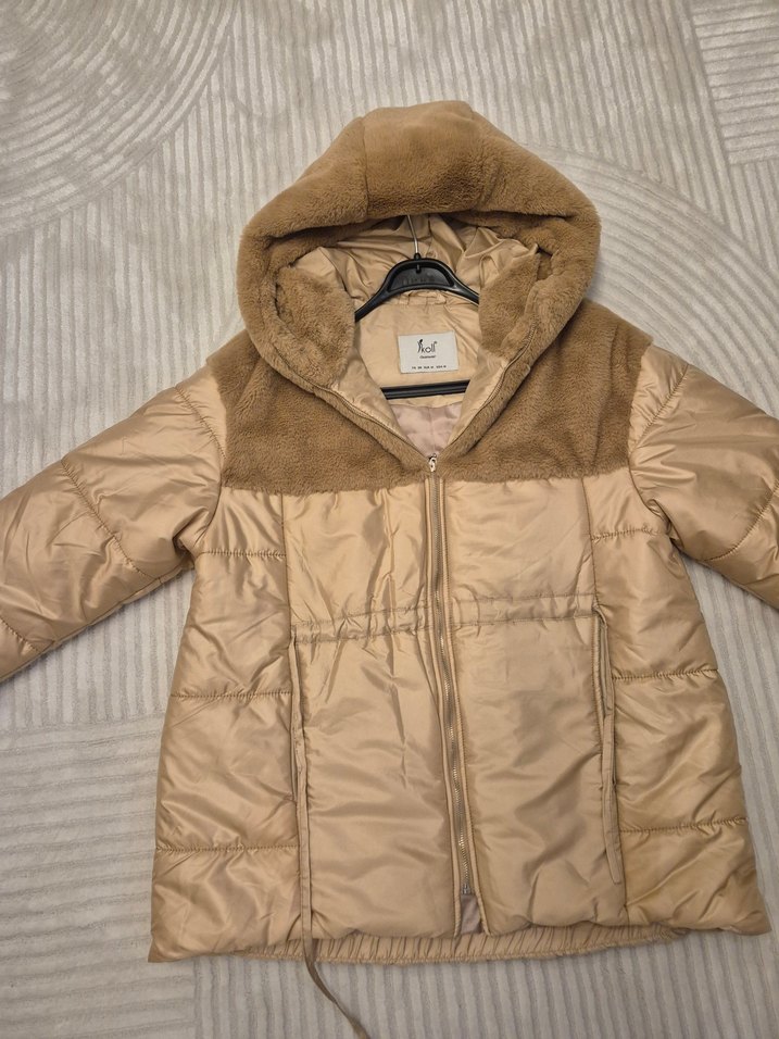 Bej Kadın Kısa Peluş Detaylı Kışlık Mont - Görsel 2