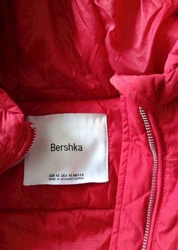 Kırmızı Kapüşonlu Kadın Kısa Mont - Görsel 2