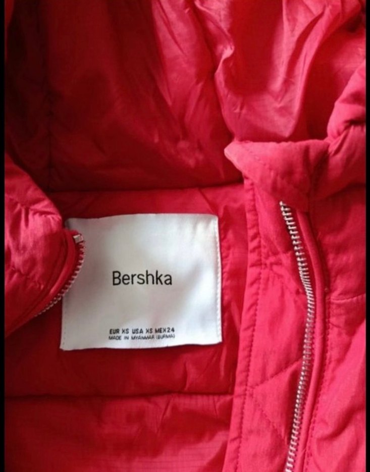 Kırmızı Kapüşonlu Kadın Kısa Mont - Görsel 2