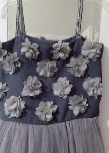 Gri Nakışlı Çiçekli Kız Çocuk Elbisesi - Görsel 3