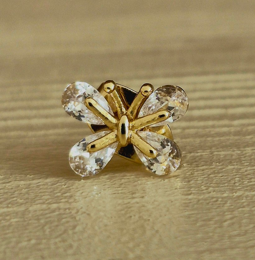 Xuping 14 K Altın Suyu Kaplama Mini Kelebek Küpe - Görsel 3