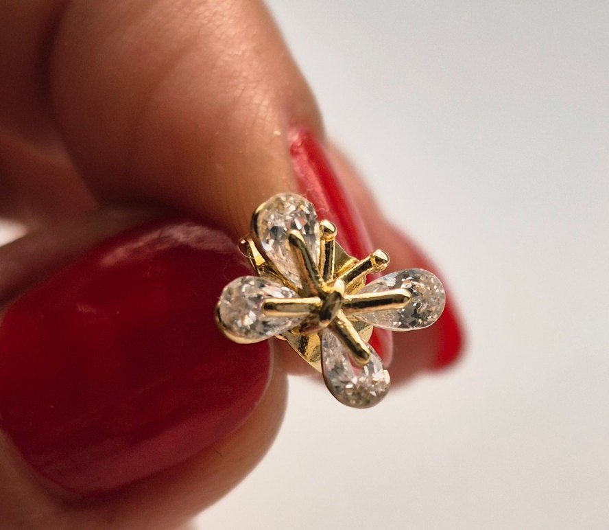 Xuping 14 K Altın Suyu Kaplama Mini Kelebek Küpe - Görsel 4