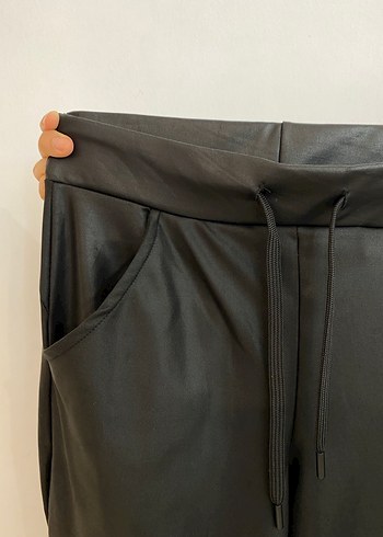 Kadın Siyah Deri Midi Pantolon - Görsel 3