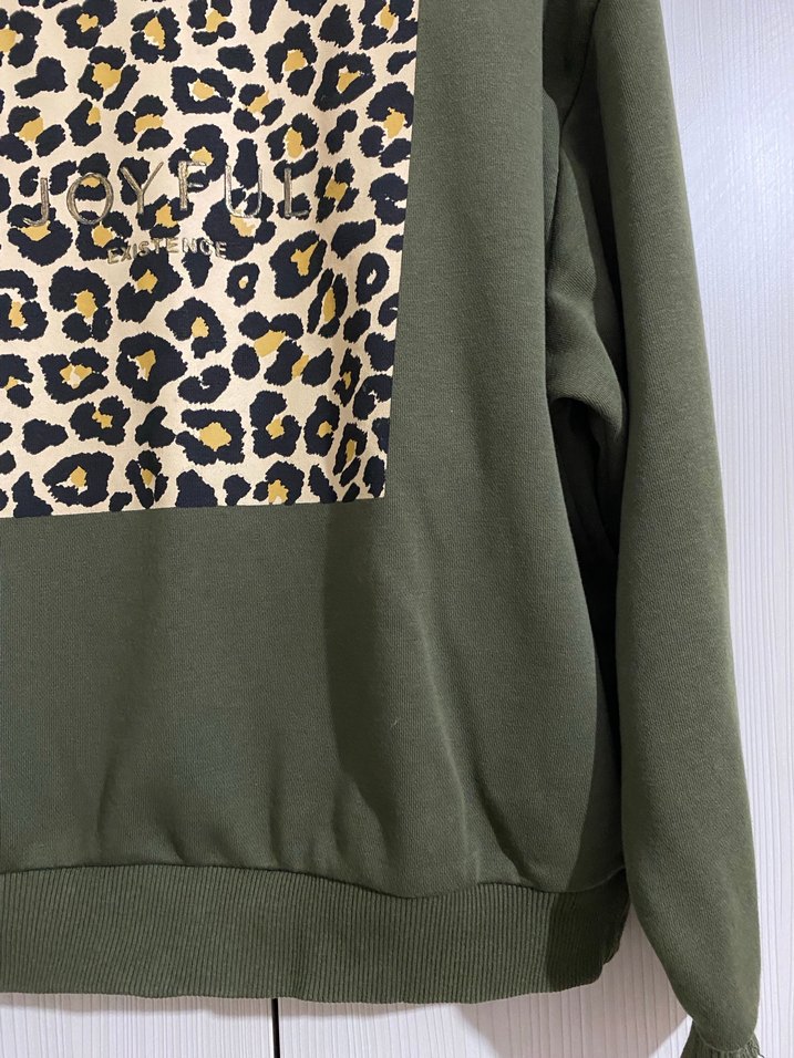 Leopar Desenli Yeşil Kadın Sweatshirt - Görsel 2