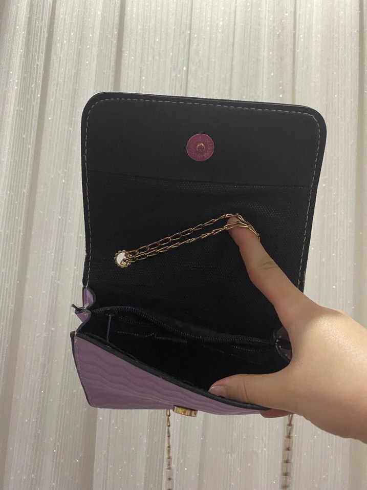 Zincir Detaylı Parlak Mor Kadın Çanta - Görsel 3