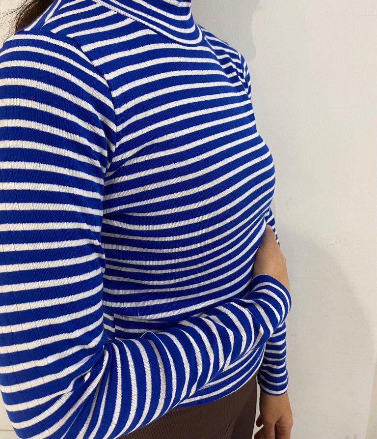 Mavi Çizgili Yüksek Yakalı Kadın Kazak - Görsel 2