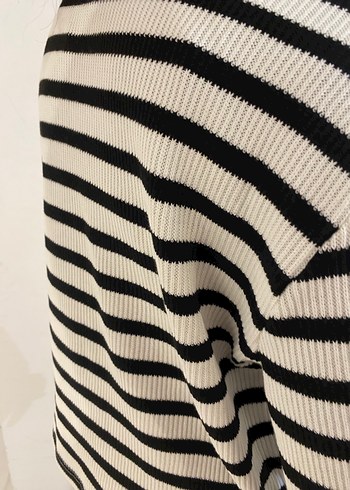 Kadın Siyah-Beyaz Çizgili Uzun Kollu Triko - Görsel 3