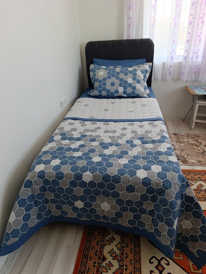 Mavi ve Gri Nakışlı Yatak Örtüsü - Görsel 3