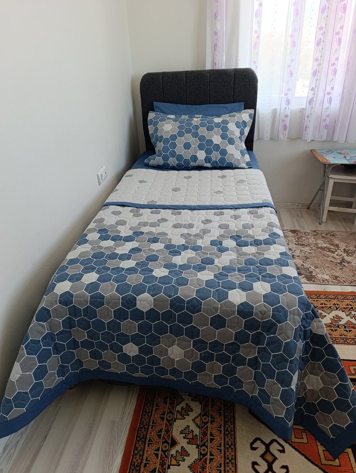 Mavi ve Gri Nakışlı Yatak Örtüsü - Görsel 2