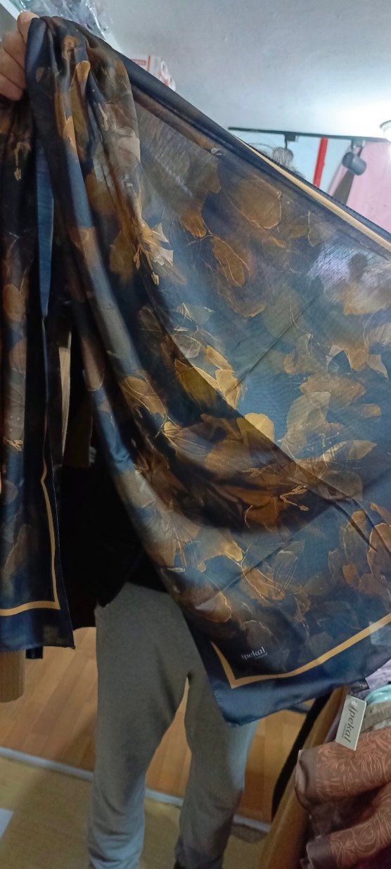 Kadın siyah İpek Görünümlü Bohem Şal - Görsel 2