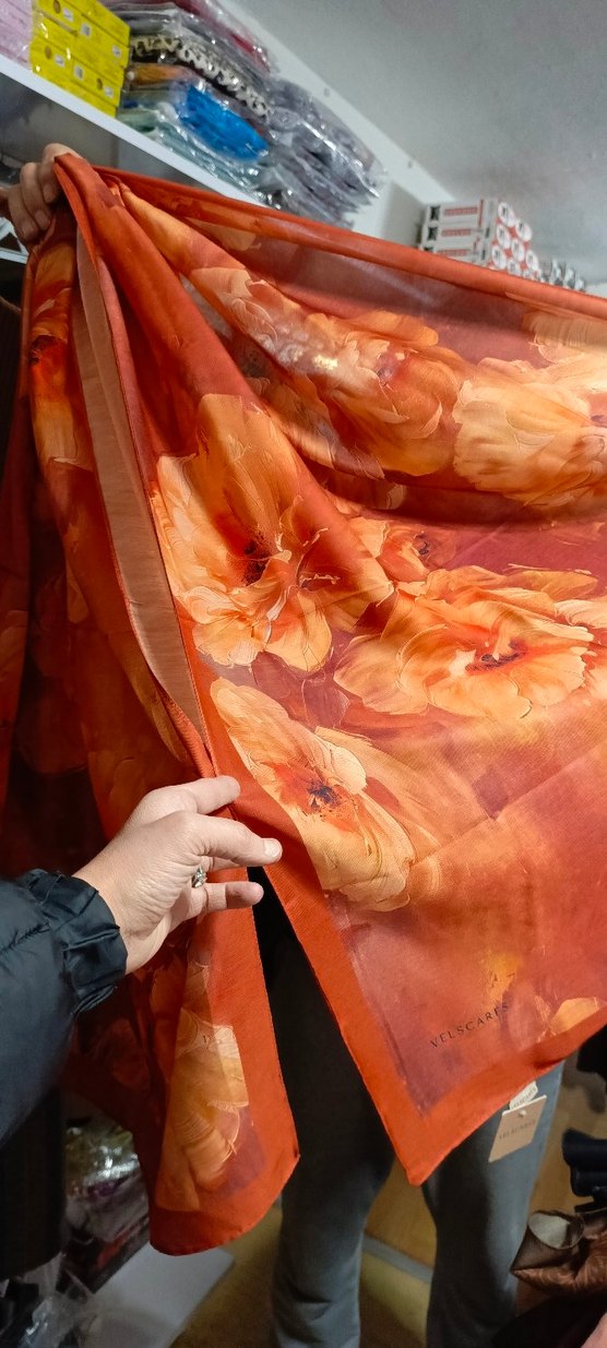 Parlak Turuncu Çiçek Desenli Kadın Fular - Görsel 2