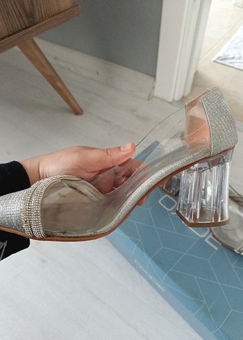 Tokalı Beyaz Yılan Desenli Kadın Topuklu Ayakkabı - Görsel 3