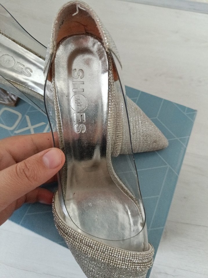 Tokalı Beyaz Yılan Desenli Kadın Topuklu Ayakkabı - Görsel 2