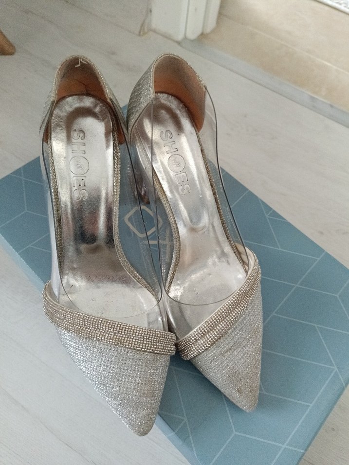 Tokalı Beyaz Yılan Desenli Kadın Topuklu Ayakkabı - Görsel 4