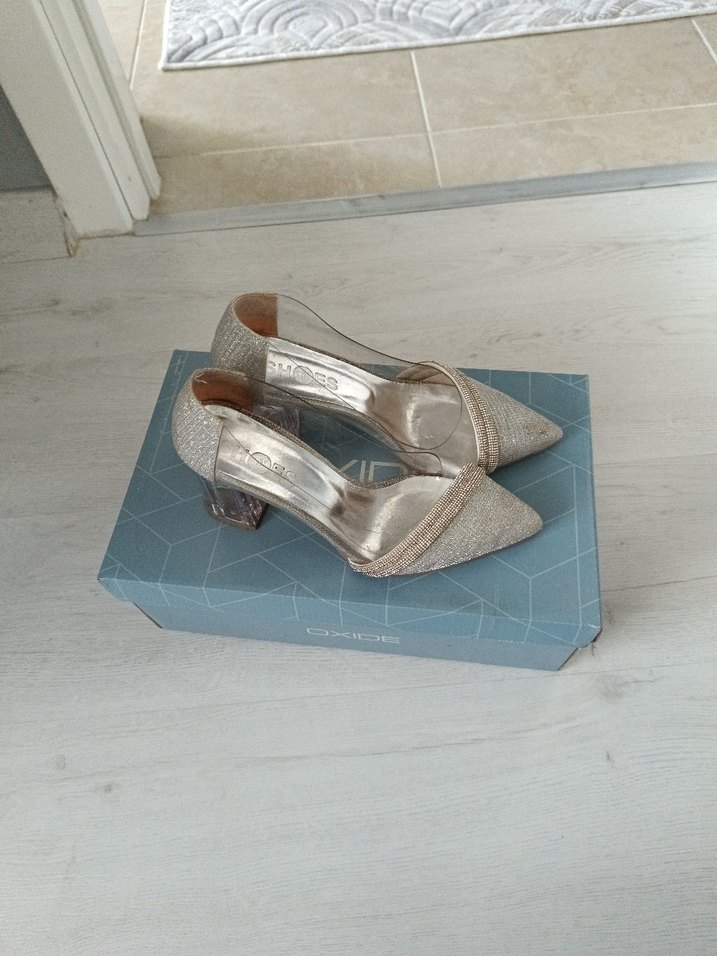 Tokalı Beyaz Yılan Desenli Kadın Topuklu Ayakkabı - Görsel 5